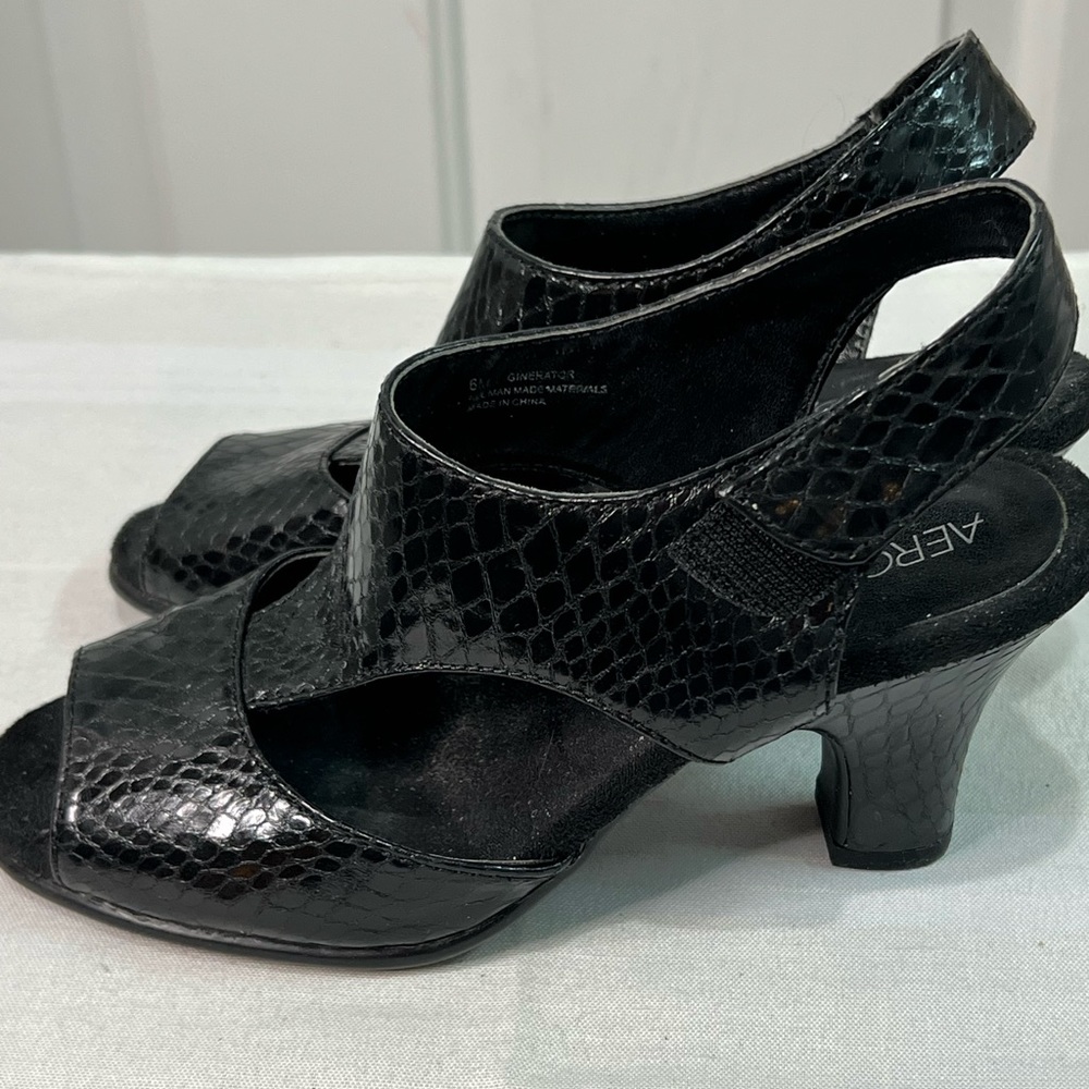 Aerosoles black vegan leather Ginerator snake embossed sandals size 6 - Picture 3 of 12